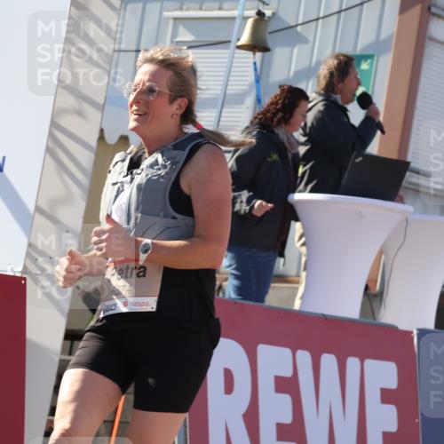 03.10.2025 - Köhlbrandbrückenlauf Luisa Fischer http://msf.ph/oto/9041406 03.10.2025 13:34:13 Ziel 4438, 4674, 5207, 5221, 5593, 6095, 6574 meine-sportfotos.de