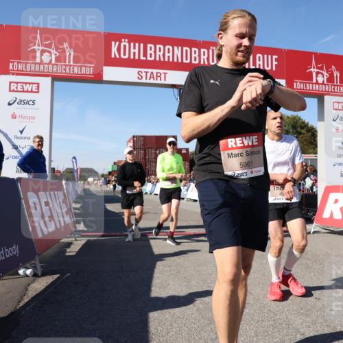 03.10.2025 - Köhlbrandbrückenlauf Lena Gebhardt http://msf.ph/oto/9041409 03.10.2025 12:57:59 Ziel 4046, 4102, 4654, 5669, 5960, 5961, 6518, 6519, 6520, 6715 meine-sportfotos.de