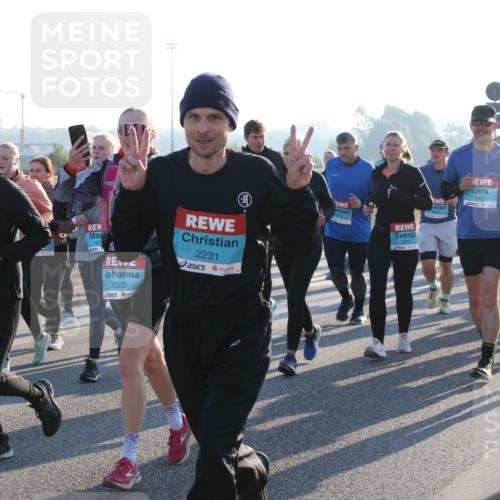 03.10.2025 - Köhlbrandbrückenlauf Lena Gebhardt http://msf.ph/oto/9041413 03.10.2025 09:25:32 Position 1 3324, 1, 3322, 2231, 1652, 1653 meine-sportfotos.de