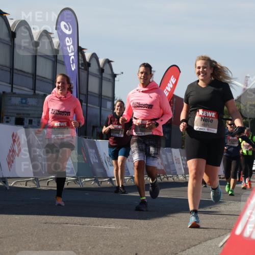 03.10.2025 - Köhlbrandbrückenlauf Luisa Fischer http://msf.ph/oto/9041417 03.10.2025 13:34:14 Ziel 4438, 4674, 5207, 5221, 5593, 6095, 6574 meine-sportfotos.de