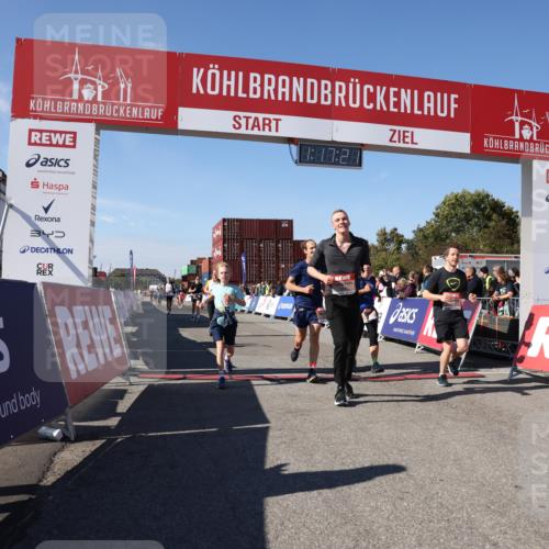 03.10.2025 - Köhlbrandbrückenlauf Lena Gebhardt http://msf.ph/oto/9041425 03.10.2025 13:17:21 Ziel 4404, 4686, 4988, 5007, 5008, 5031, 5429, 5544, 5638, 5642, 5890, 5943, 6389, 6431 meine-sportfotos.de