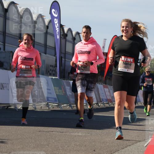 03.10.2025 - Köhlbrandbrückenlauf Luisa Fischer http://msf.ph/oto/9041428 03.10.2025 13:34:15 Ziel 4438, 4674, 5207, 5221, 5593, 6095, 6574 meine-sportfotos.de