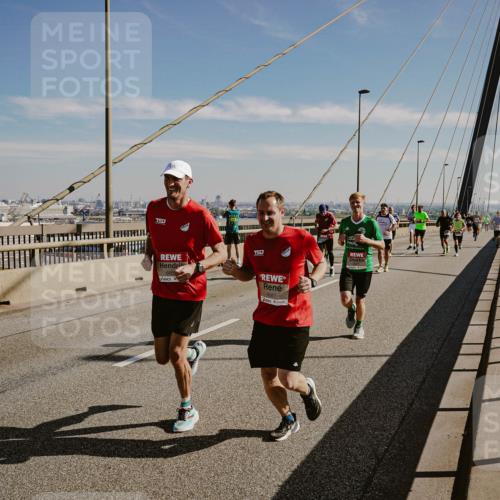 03.10.2025 - Köhlbrandbrückenlauf Michael Burmester http://msf.ph/oto/9041433 03.10.2025 12:22:44 Position 1 6081 meine-sportfotos.de