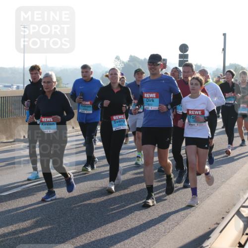 03.10.2025 - Köhlbrandbrückenlauf Lena Gebhardt http://msf.ph/oto/9041434 03.10.2025 09:25:32 Position 1 2103, 3163, 2303, 1652, 16 meine-sportfotos.de