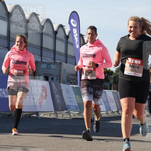 03.10.2025 - Köhlbrandbrückenlauf Luisa Fischer http://msf.ph/oto/9041437 03.10.2025 13:34:16 Ziel 4438, 4674, 5207, 5221, 5593, 6095, 6574 meine-sportfotos.de