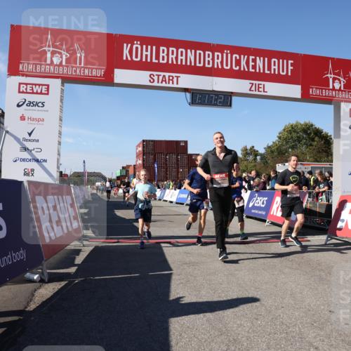 03.10.2025 - Köhlbrandbrückenlauf Lena Gebhardt http://msf.ph/oto/9041438 03.10.2025 13:17:21 Ziel 4404, 4686, 4988, 5007, 5008, 5031, 5429, 5544, 5638, 5642, 5890, 5943, 6389, 6431 meine-sportfotos.de