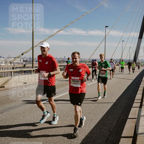 03.10.2025 - Köhlbrandbrückenlauf Michael Burmester http://msf.ph/oto/9041440 03.10.2025 12:22:44 Position 1 6081 meine-sportfotos.de