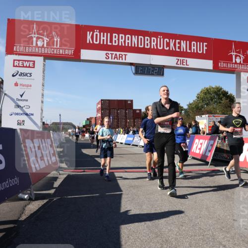 03.10.2025 - Köhlbrandbrückenlauf Lena Gebhardt http://msf.ph/oto/9041444 03.10.2025 13:17:22 Ziel 4404, 4686, 4988, 5007, 5008, 5031, 5429, 5544, 5638, 5642, 5890, 5943, 6389, 6431 meine-sportfotos.de