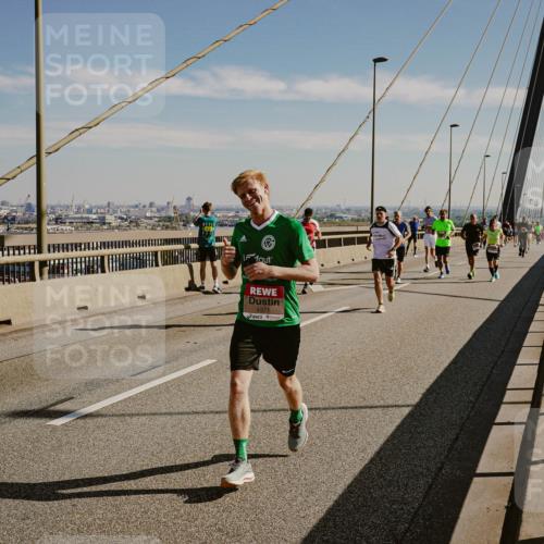 03.10.2025 - Köhlbrandbrückenlauf Michael Burmester http://msf.ph/oto/9041445 03.10.2025 12:22:45 Position 1 4371 meine-sportfotos.de