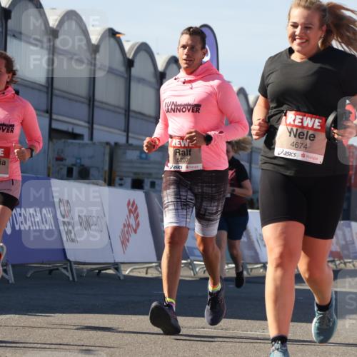 03.10.2025 - Köhlbrandbrückenlauf Luisa Fischer http://msf.ph/oto/9041447 03.10.2025 13:34:16 Ziel 4438, 4674, 5207, 5221, 5593, 6095, 6574 meine-sportfotos.de