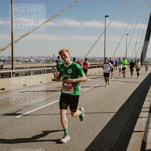 03.10.2025 - Köhlbrandbrückenlauf Michael Burmester http://msf.ph/oto/9041452 03.10.2025 12:22:45 Position 1 4371 meine-sportfotos.de