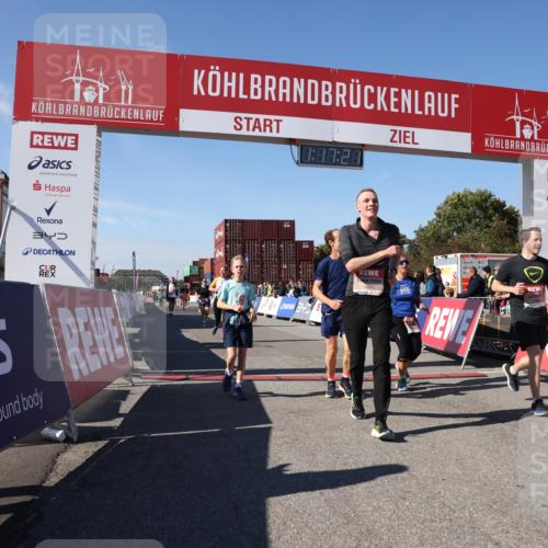 03.10.2025 - Köhlbrandbrückenlauf Lena Gebhardt http://msf.ph/oto/9041453 03.10.2025 13:17:22 Ziel 4404, 4686, 4988, 5007, 5008, 5031, 5429, 5544, 5638, 5642, 5890, 5943, 6389, 6431 meine-sportfotos.de