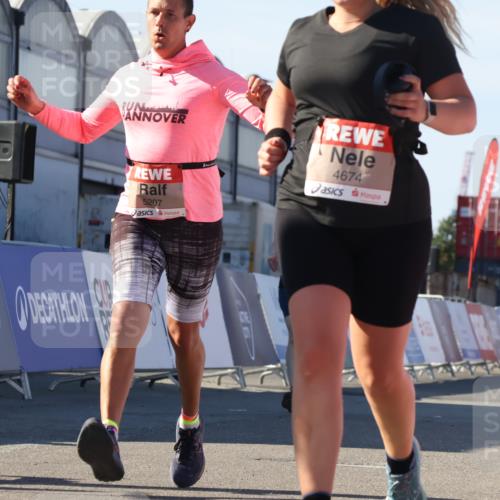 03.10.2025 - Köhlbrandbrückenlauf Luisa Fischer http://msf.ph/oto/9041454 03.10.2025 13:34:17 Ziel 4674, 5207, 5221, 5593, 6095, 6574 meine-sportfotos.de
