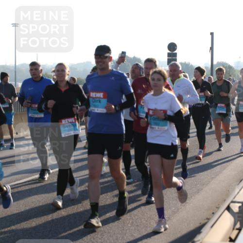 03.10.2025 - Köhlbrandbrückenlauf Lena Gebhardt http://msf.ph/oto/9041455 03.10.2025 09:25:33 Position 1 2103, 1863 meine-sportfotos.de