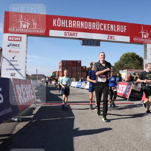 03.10.2025 - Köhlbrandbrückenlauf Lena Gebhardt http://msf.ph/oto/9041456 03.10.2025 13:17:22 Ziel 4404, 4686, 4988, 5007, 5008, 5031, 5429, 5544, 5638, 5642, 5890, 5943, 6389, 6431 meine-sportfotos.de