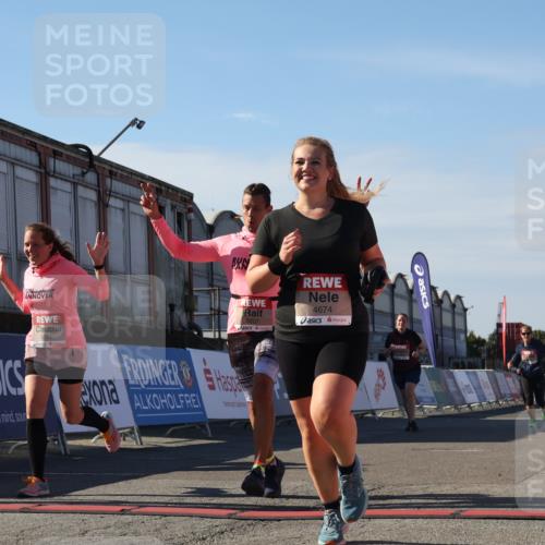 03.10.2025 - Köhlbrandbrückenlauf Luisa Fischer http://msf.ph/oto/9041459 03.10.2025 13:34:18 Ziel 4674, 5207, 5221, 5437, 5593, 5693, 5695, 6095, 6574 meine-sportfotos.de