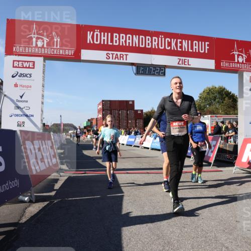 03.10.2025 - Köhlbrandbrückenlauf Lena Gebhardt http://msf.ph/oto/9041465 03.10.2025 13:17:22 Ziel 4404, 4686, 4988, 5007, 5008, 5031, 5429, 5544, 5638, 5642, 5890, 5943, 6389, 6431 meine-sportfotos.de