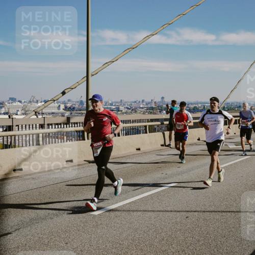 03.10.2025 - Köhlbrandbrückenlauf Michael Burmester http://msf.ph/oto/9041469 03.10.2025 12:22:46 Position 1  meine-sportfotos.de