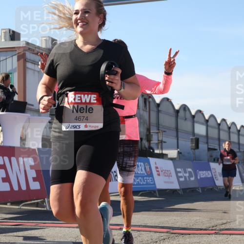 03.10.2025 - Köhlbrandbrückenlauf Luisa Fischer http://msf.ph/oto/9041473 03.10.2025 13:34:19 Ziel 4674, 5207, 5221, 5437, 5593, 5693, 5695, 6095, 6574 meine-sportfotos.de
