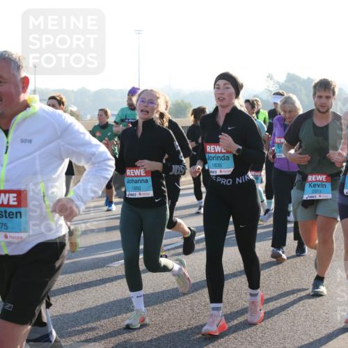 03.10.2025 - Köhlbrandbrückenlauf Lena Gebhardt http://msf.ph/oto/9041475 03.10.2025 09:25:36 Position 1 3675, 1850, 1835, 2314, 2313 meine-sportfotos.de