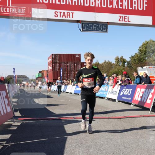 03.10.2025 - Köhlbrandbrückenlauf Lena Gebhardt http://msf.ph/oto/9041477 03.10.2025 12:58:05 Ziel 4046, 4102, 4234, 4248, 5961, 6518, 6519, 6520, 6715, 6718 meine-sportfotos.de