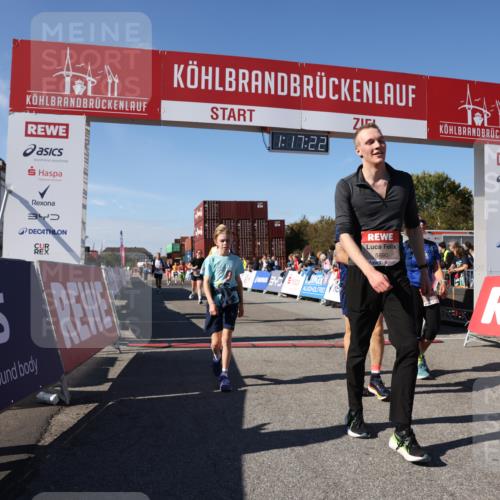 03.10.2025 - Köhlbrandbrückenlauf Lena Gebhardt http://msf.ph/oto/9041479 03.10.2025 13:17:23 Ziel 4404, 4686, 4988, 5007, 5008, 5031, 5429, 5544, 5638, 5642, 5890, 5943, 6069, 6389 meine-sportfotos.de