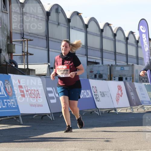 03.10.2025 - Köhlbrandbrückenlauf Luisa Fischer http://msf.ph/oto/9041483 03.10.2025 13:34:21 Ziel 4674, 5207, 5221, 5437, 5593, 5693, 5695, 6574 meine-sportfotos.de