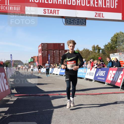 03.10.2025 - Köhlbrandbrückenlauf Lena Gebhardt http://msf.ph/oto/9041484 03.10.2025 12:58:05 Ziel 4046, 4102, 4234, 4248, 5961, 6518, 6519, 6520, 6715, 6718 meine-sportfotos.de