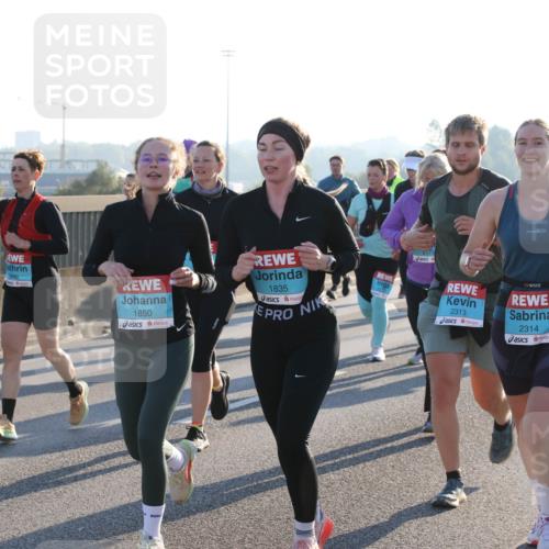 03.10.2025 - Köhlbrandbrückenlauf Lena Gebhardt http://msf.ph/oto/9041485 03.10.2025 09:25:36 Position 1 1440, 1850, 1835, 2313, 2314 meine-sportfotos.de