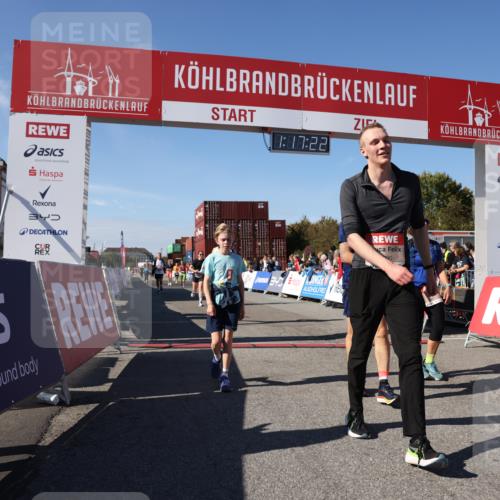 03.10.2025 - Köhlbrandbrückenlauf Lena Gebhardt http://msf.ph/oto/9041486 03.10.2025 13:17:23 Ziel 4404, 4686, 4988, 5007, 5008, 5031, 5429, 5544, 5638, 5642, 5890, 5943, 6069, 6389 meine-sportfotos.de