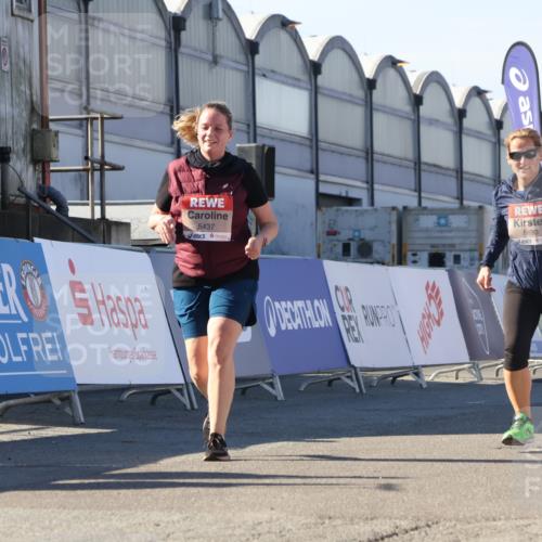 03.10.2025 - Köhlbrandbrückenlauf Luisa Fischer http://msf.ph/oto/9041489 03.10.2025 13:34:21 Ziel 4674, 5207, 5221, 5437, 5593, 5693, 5695, 6574 meine-sportfotos.de