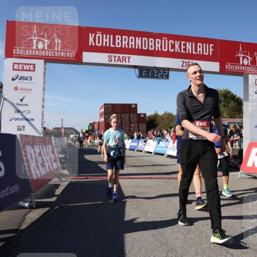 03.10.2025 - Köhlbrandbrückenlauf Lena Gebhardt http://msf.ph/oto/9041495 03.10.2025 13:17:23 Ziel 4404, 4686, 4988, 5007, 5008, 5031, 5429, 5544, 5638, 5642, 5890, 5943, 6069, 6389 meine-sportfotos.de