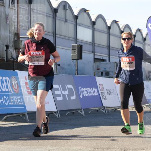 03.10.2025 - Köhlbrandbrückenlauf Luisa Fischer http://msf.ph/oto/9041497 03.10.2025 13:34:22 Ziel 4674, 5207, 5221, 5437, 5693, 5695, 6574 meine-sportfotos.de