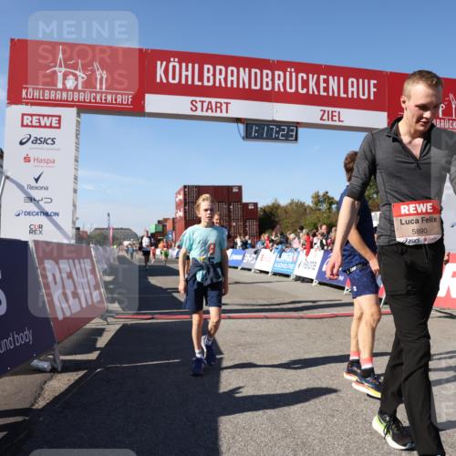 03.10.2025 - Köhlbrandbrückenlauf Lena Gebhardt http://msf.ph/oto/9041501 03.10.2025 13:17:23 Ziel 4404, 4686, 4988, 5007, 5008, 5031, 5429, 5544, 5638, 5642, 5890, 5943, 6069, 6389 meine-sportfotos.de