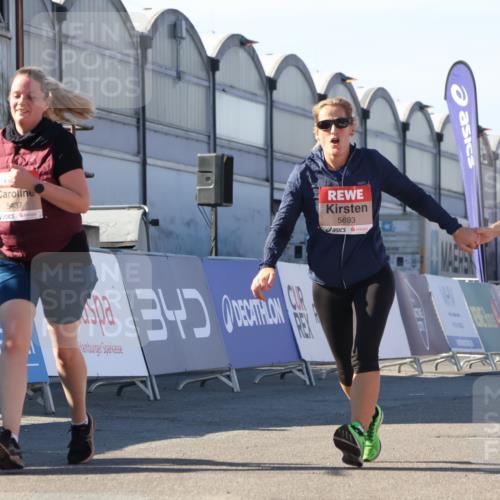 03.10.2025 - Köhlbrandbrückenlauf Luisa Fischer http://msf.ph/oto/9041504 03.10.2025 13:34:22 Ziel 4674, 5207, 5221, 5437, 5693, 5695, 6574 meine-sportfotos.de