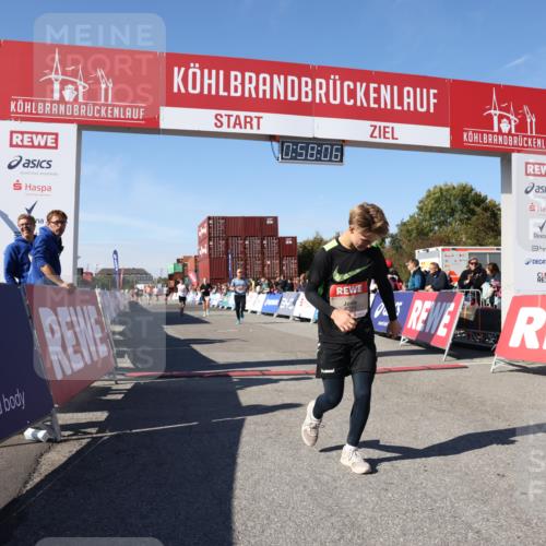 03.10.2025 - Köhlbrandbrückenlauf Lena Gebhardt http://msf.ph/oto/9041505 03.10.2025 12:58:06 Ziel 4046, 4234, 4248, 6518, 6519, 6520, 6715, 6718 meine-sportfotos.de