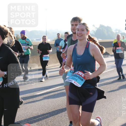 03.10.2025 - Köhlbrandbrückenlauf Lena Gebhardt http://msf.ph/oto/9041507 03.10.2025 09:25:37 Position 1 1835, 2314 meine-sportfotos.de