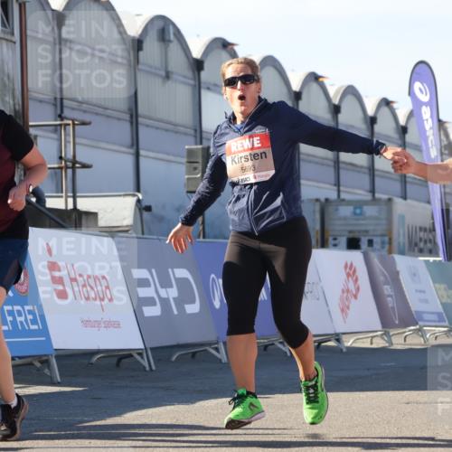 03.10.2025 - Köhlbrandbrückenlauf Luisa Fischer http://msf.ph/oto/9041509 03.10.2025 13:34:22 Ziel 4674, 5207, 5221, 5437, 5693, 5695, 6574 meine-sportfotos.de