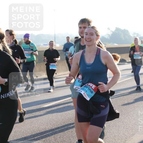 03.10.2025 - Köhlbrandbrückenlauf Lena Gebhardt http://msf.ph/oto/9041512 03.10.2025 09:25:37 Position 1 1835, 22, 2314 meine-sportfotos.de