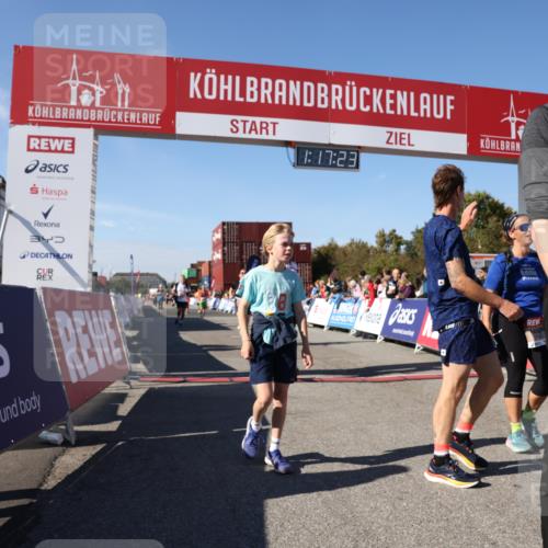 03.10.2025 - Köhlbrandbrückenlauf Lena Gebhardt http://msf.ph/oto/9041515 03.10.2025 13:17:24 Ziel 4404, 4686, 4988, 5007, 5008, 5031, 5429, 5544, 5638, 5642, 5890, 5943, 6069, 6389 meine-sportfotos.de