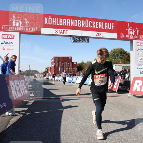 03.10.2025 - Köhlbrandbrückenlauf Lena Gebhardt http://msf.ph/oto/9041520 03.10.2025 12:58:06 Ziel 4046, 4234, 4248, 6518, 6519, 6520, 6715, 6718 meine-sportfotos.de
