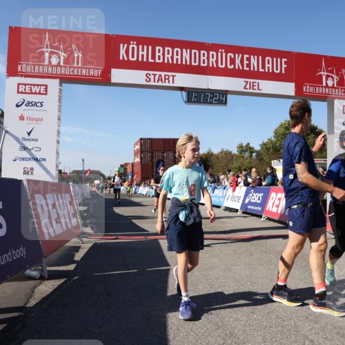 03.10.2025 - Köhlbrandbrückenlauf Lena Gebhardt http://msf.ph/oto/9041522 03.10.2025 13:17:24 Ziel 4404, 4686, 4988, 5007, 5008, 5031, 5429, 5544, 5638, 5642, 5890, 5943, 6069, 6389 meine-sportfotos.de