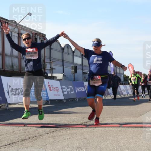 03.10.2025 - Köhlbrandbrückenlauf Luisa Fischer http://msf.ph/oto/9041526 03.10.2025 13:34:24 Ziel 4674, 5207, 5221, 5437, 5693, 5695 meine-sportfotos.de