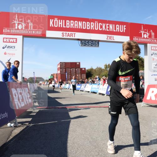 03.10.2025 - Köhlbrandbrückenlauf Lena Gebhardt http://msf.ph/oto/9041527 03.10.2025 12:58:07 Ziel 4046, 4234, 4248, 4394, 6518, 6519, 6520, 6715, 6718 meine-sportfotos.de