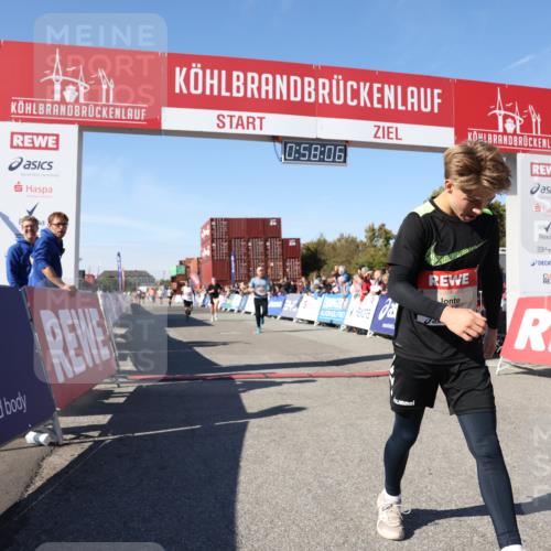 03.10.2025 - Köhlbrandbrückenlauf Lena Gebhardt http://msf.ph/oto/9041532 03.10.2025 12:58:07 Ziel 4046, 4234, 4248, 4394, 6518, 6519, 6520, 6715, 6718 meine-sportfotos.de