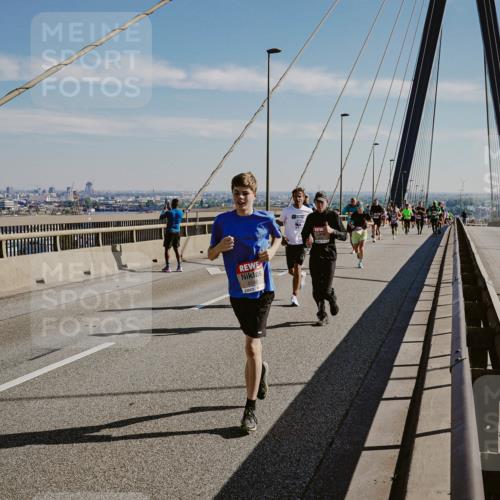 03.10.2025 - Köhlbrandbrückenlauf Michael Burmester http://msf.ph/oto/9041534 03.10.2025 12:22:52 Position 1 4140 meine-sportfotos.de