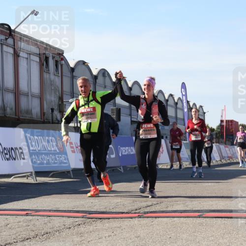 03.10.2025 - Köhlbrandbrückenlauf Luisa Fischer http://msf.ph/oto/9041535 03.10.2025 13:34:29 Ziel 4702, 4754, 5207, 5221, 5390, 5437, 5693, 5695 meine-sportfotos.de