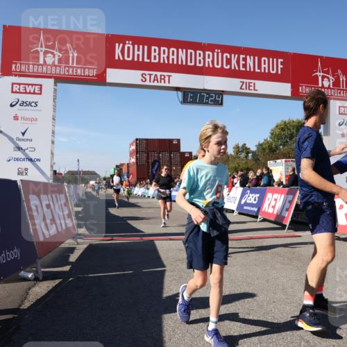 03.10.2025 - Köhlbrandbrückenlauf Lena Gebhardt http://msf.ph/oto/9041538 03.10.2025 13:17:25 Ziel 4404, 4686, 4818, 4988, 5007, 5008, 5031, 5544, 5638, 5642, 5890, 5943, 6069, 6389 meine-sportfotos.de