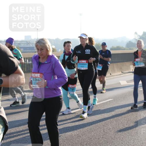 03.10.2025 - Köhlbrandbrückenlauf Lena Gebhardt http://msf.ph/oto/9041542 03.10.2025 09:25:38 Position 1 13, 21, 2922, 2219 meine-sportfotos.de