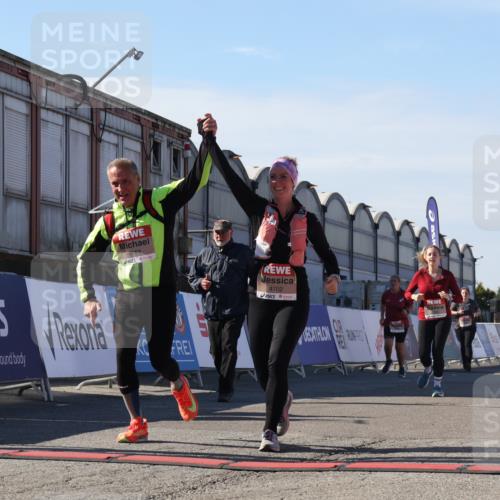 03.10.2025 - Köhlbrandbrückenlauf Luisa Fischer http://msf.ph/oto/9041543 03.10.2025 13:34:30 Ziel 4702, 4754, 5390, 5437, 5693, 5695 meine-sportfotos.de